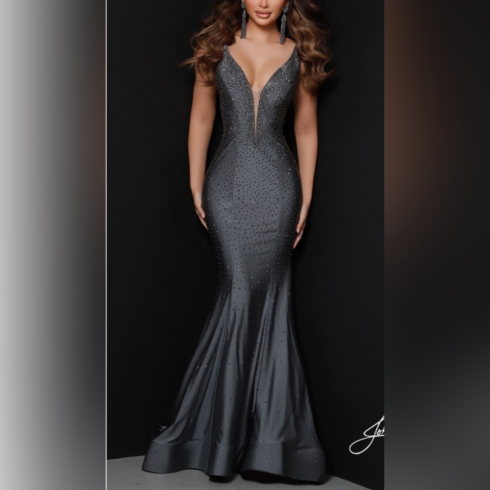 Jonathan Kayne sophisticated gunmetal gown